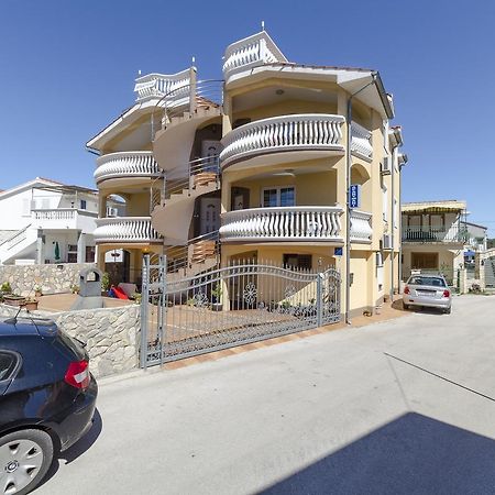 Apartmani Ana Juricev Vodice 沃迪切 外观 照片