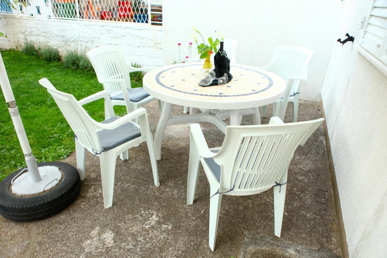 Apartmani Ana Juricev Vodice 沃迪切 外观 照片