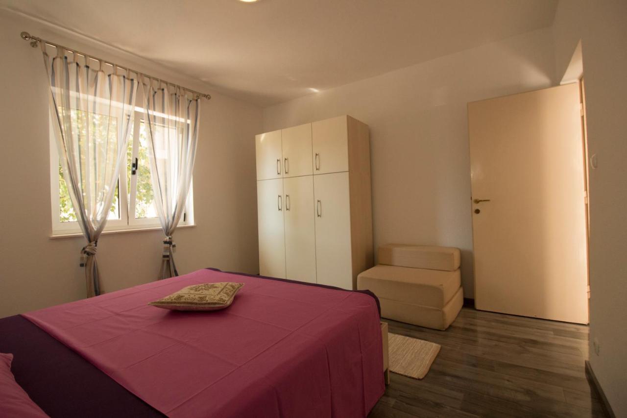 Apartmani Ana Juricev Vodice 沃迪切 外观 照片