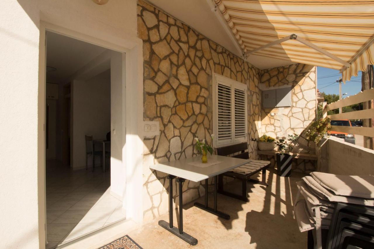 Apartmani Ana Juricev Vodice 沃迪切 外观 照片