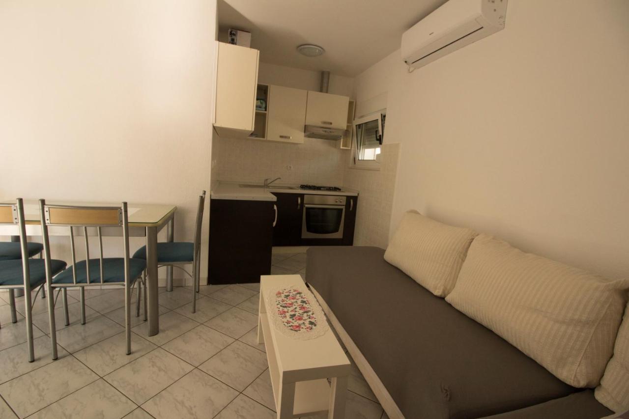 Apartmani Ana Juricev Vodice 沃迪切 外观 照片