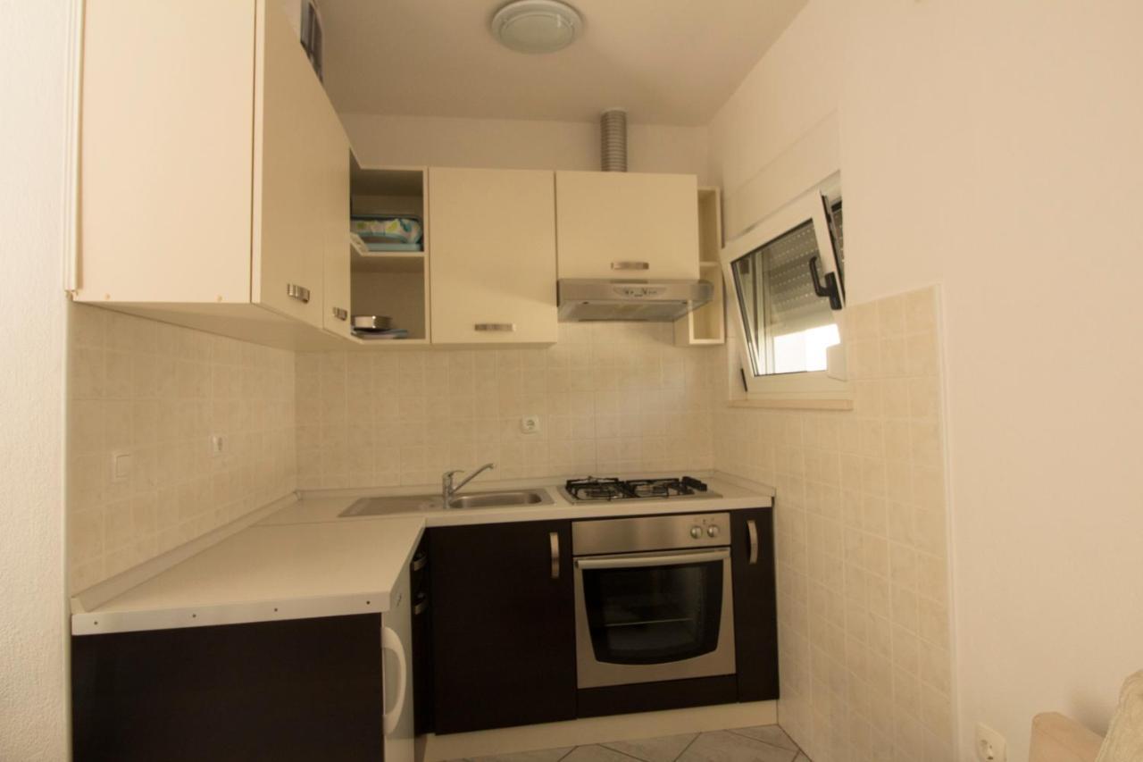 Apartmani Ana Juricev Vodice 沃迪切 外观 照片
