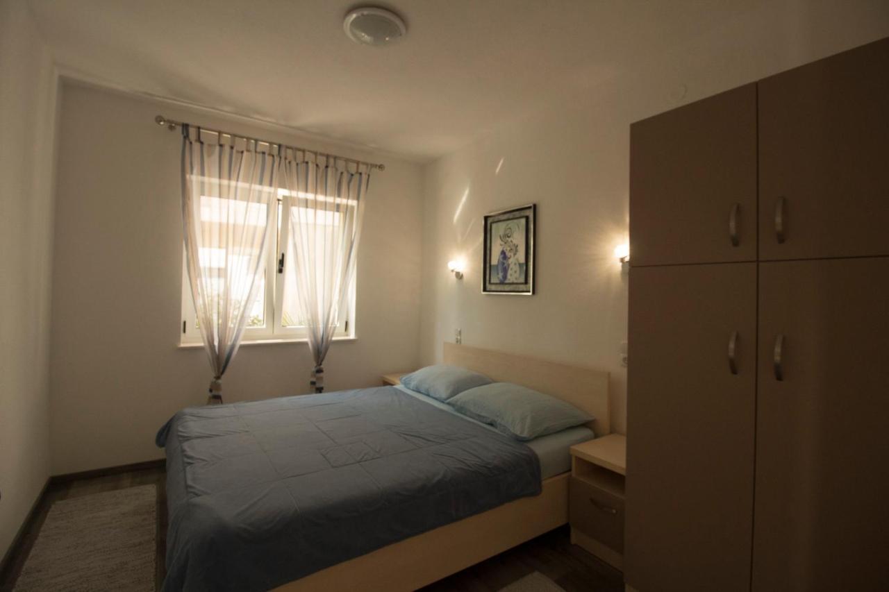 Apartmani Ana Juricev Vodice 沃迪切 外观 照片