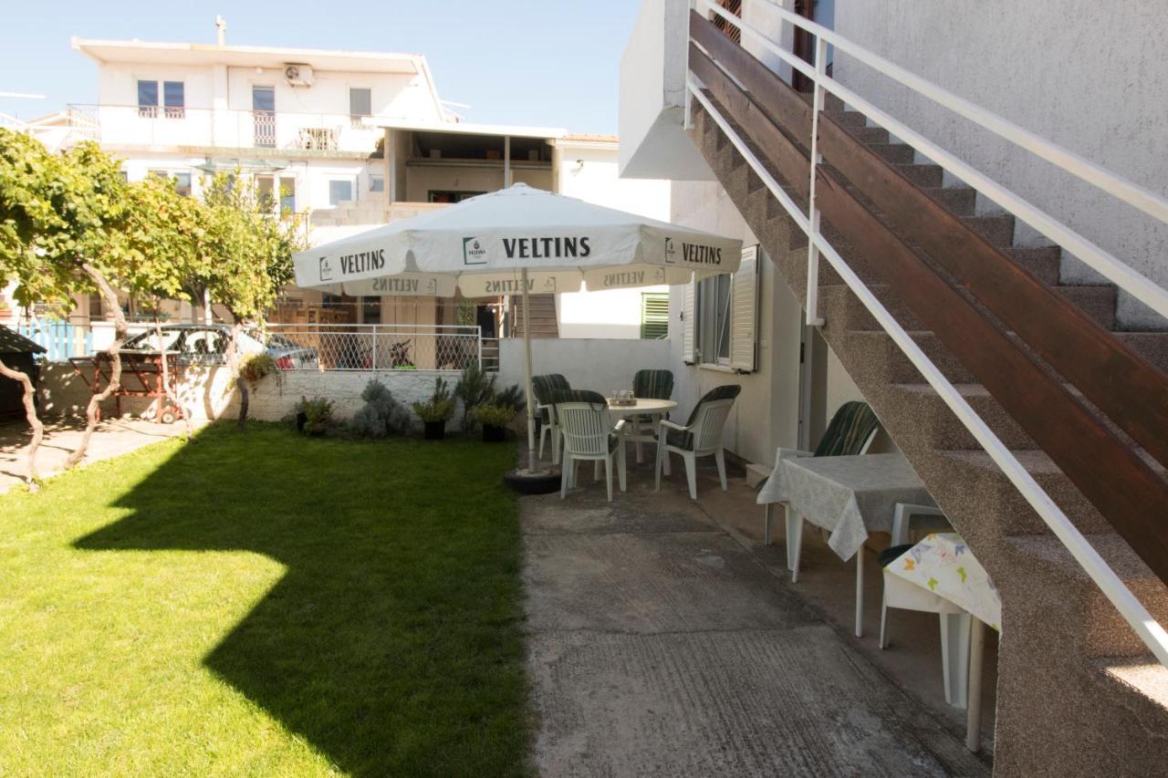 Apartmani Ana Juricev Vodice 沃迪切 外观 照片