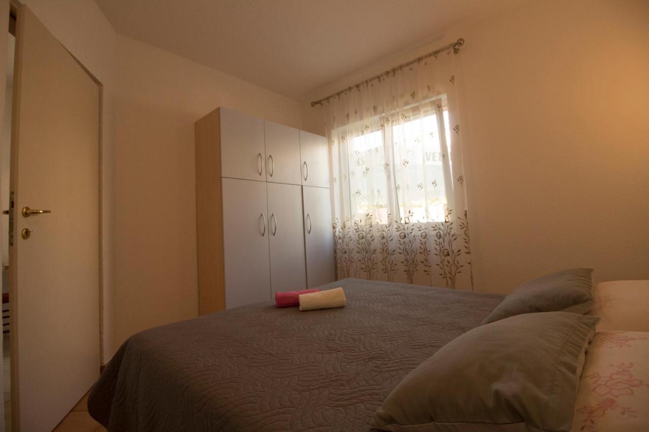 Apartmani Ana Juricev Vodice 沃迪切 外观 照片