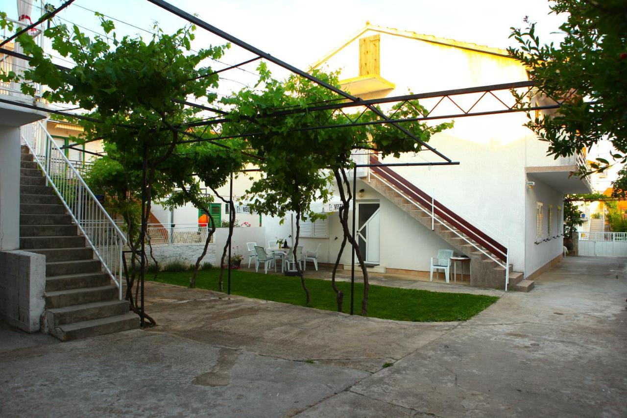 Apartmani Ana Juricev Vodice 沃迪切 外观 照片