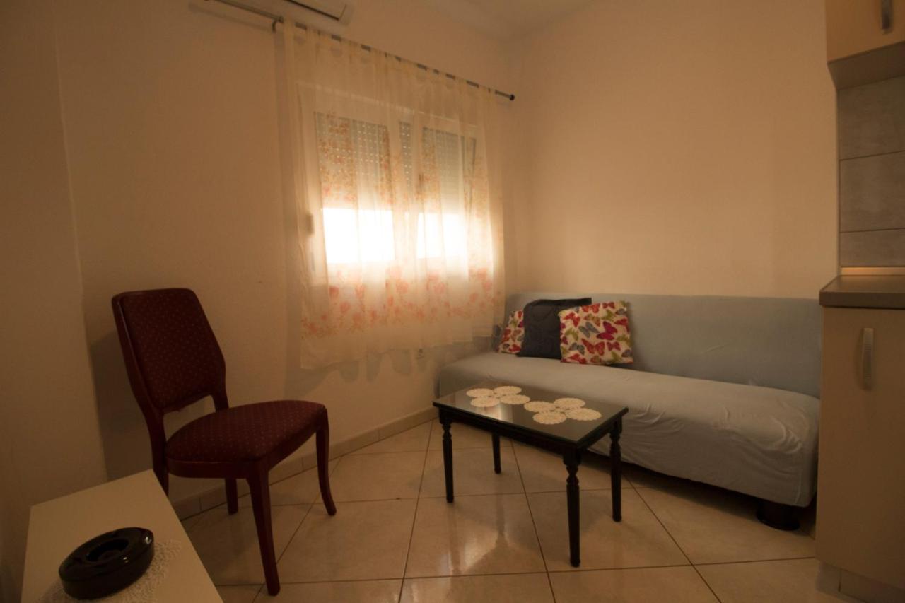 Apartmani Ana Juricev Vodice 沃迪切 外观 照片
