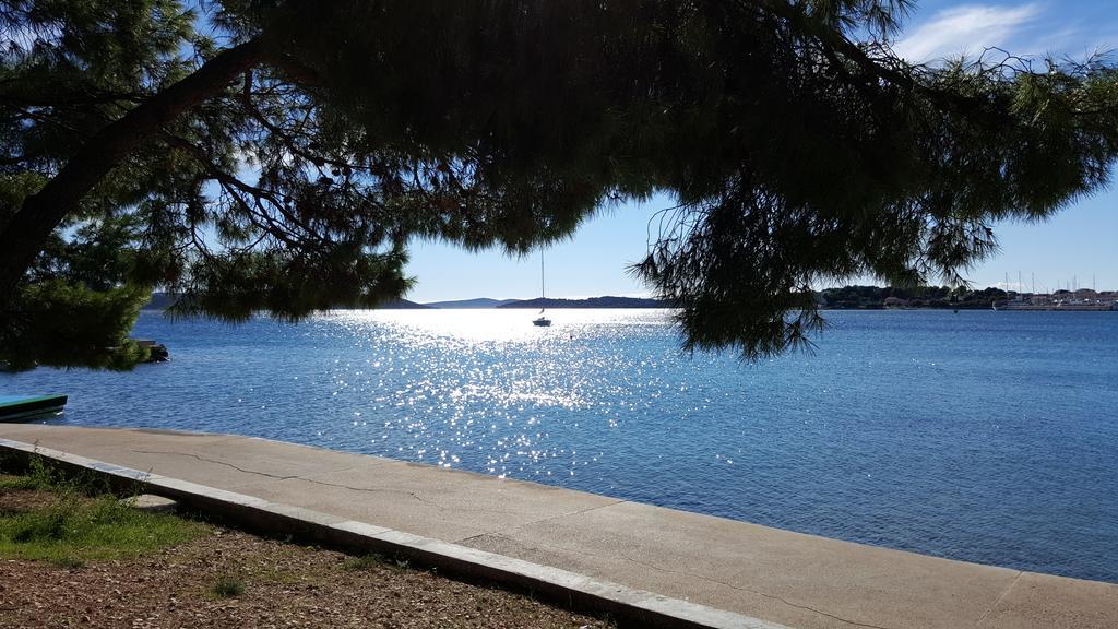 Apartmani Ana Juricev Vodice 沃迪切 外观 照片