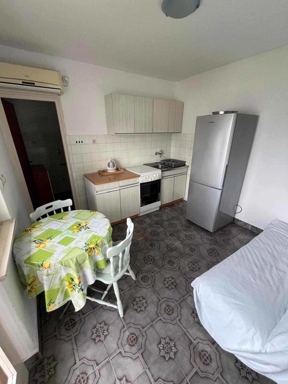Apartmani Ana Juricev Vodice 沃迪切 外观 照片