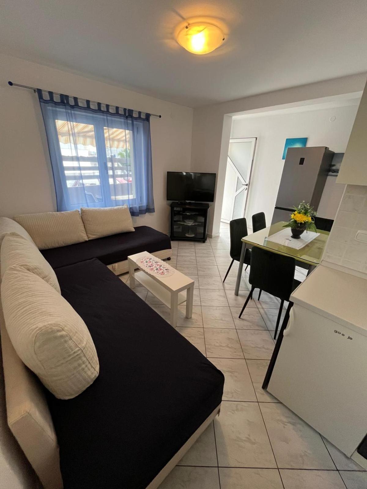 Apartmani Ana Juricev Vodice 沃迪切 外观 照片