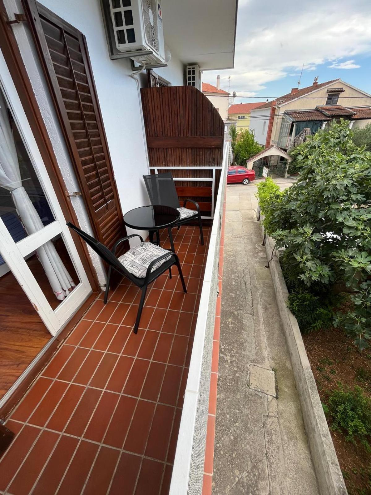 Apartmani Ana Juricev Vodice 沃迪切 外观 照片