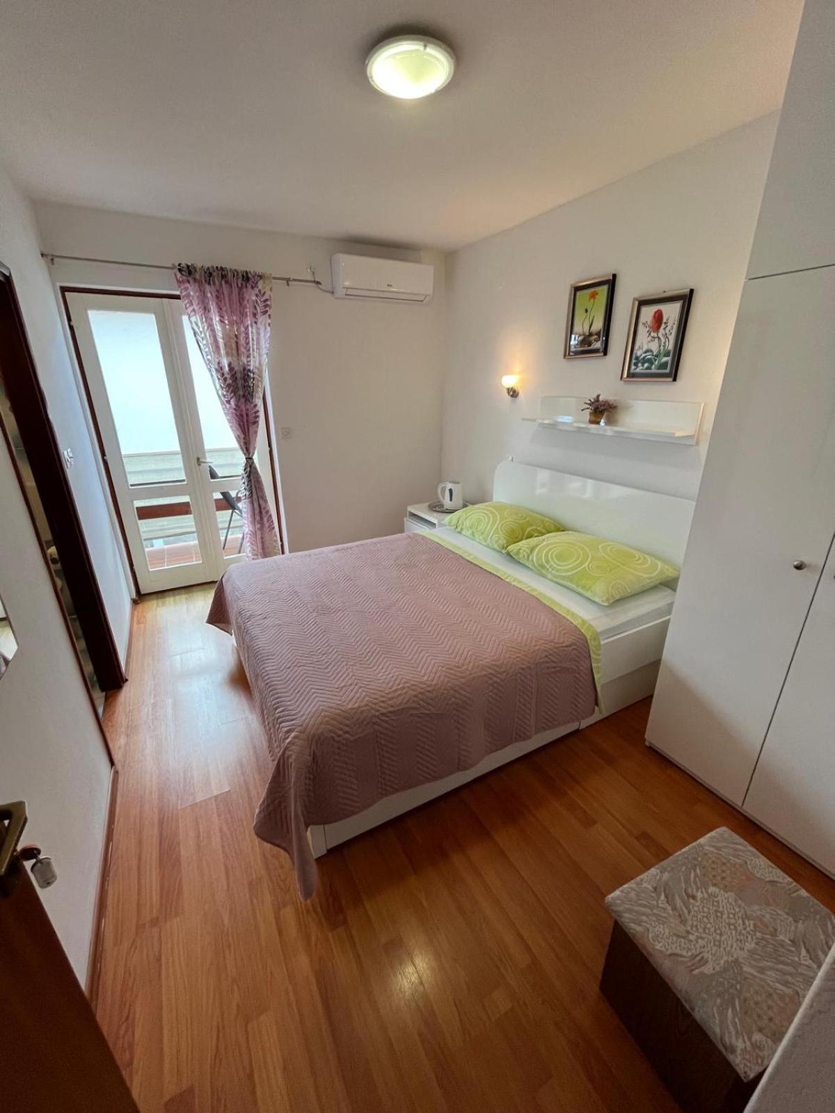 Apartmani Ana Juricev Vodice 沃迪切 外观 照片
