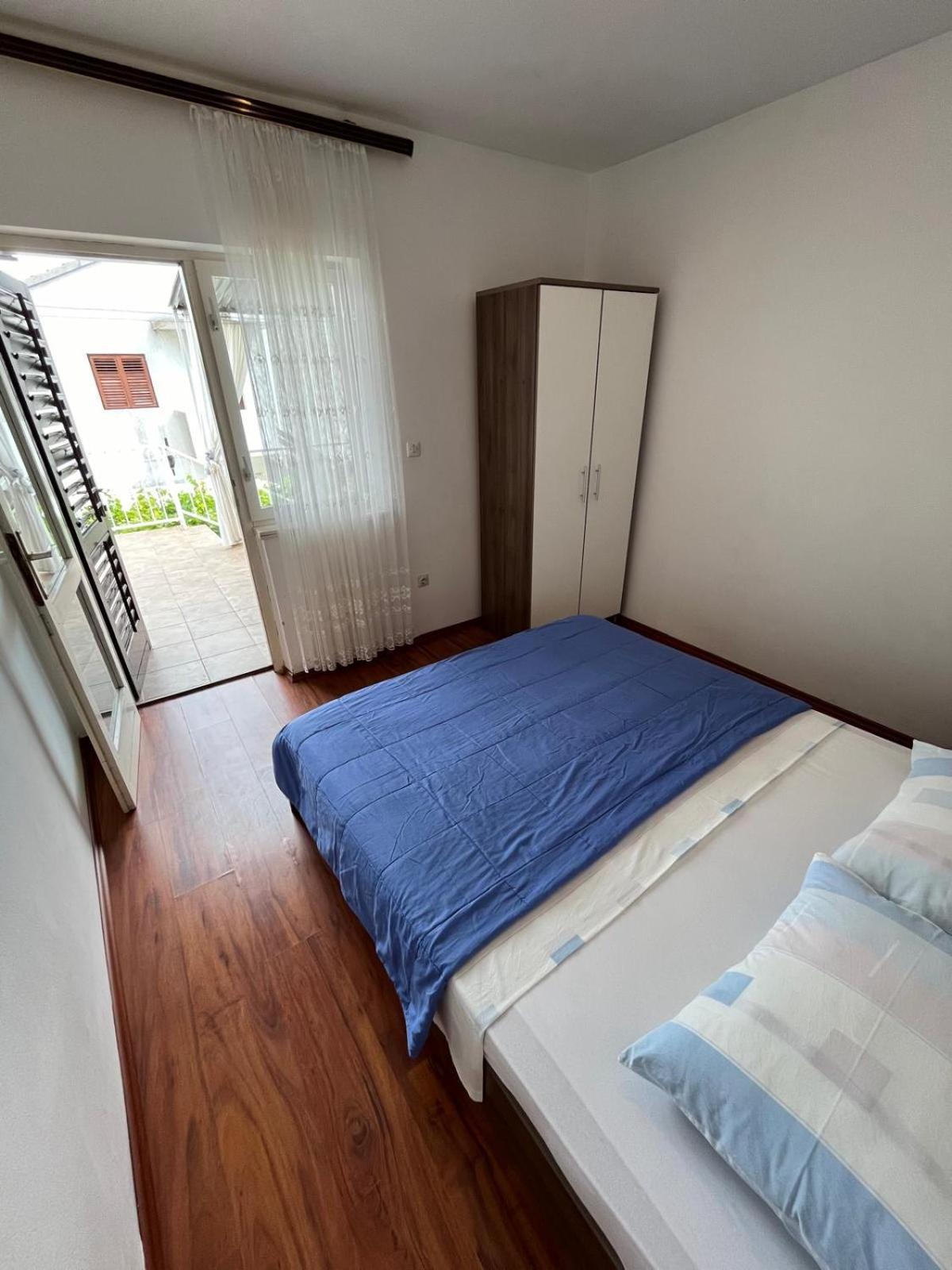 Apartmani Ana Juricev Vodice 沃迪切 外观 照片