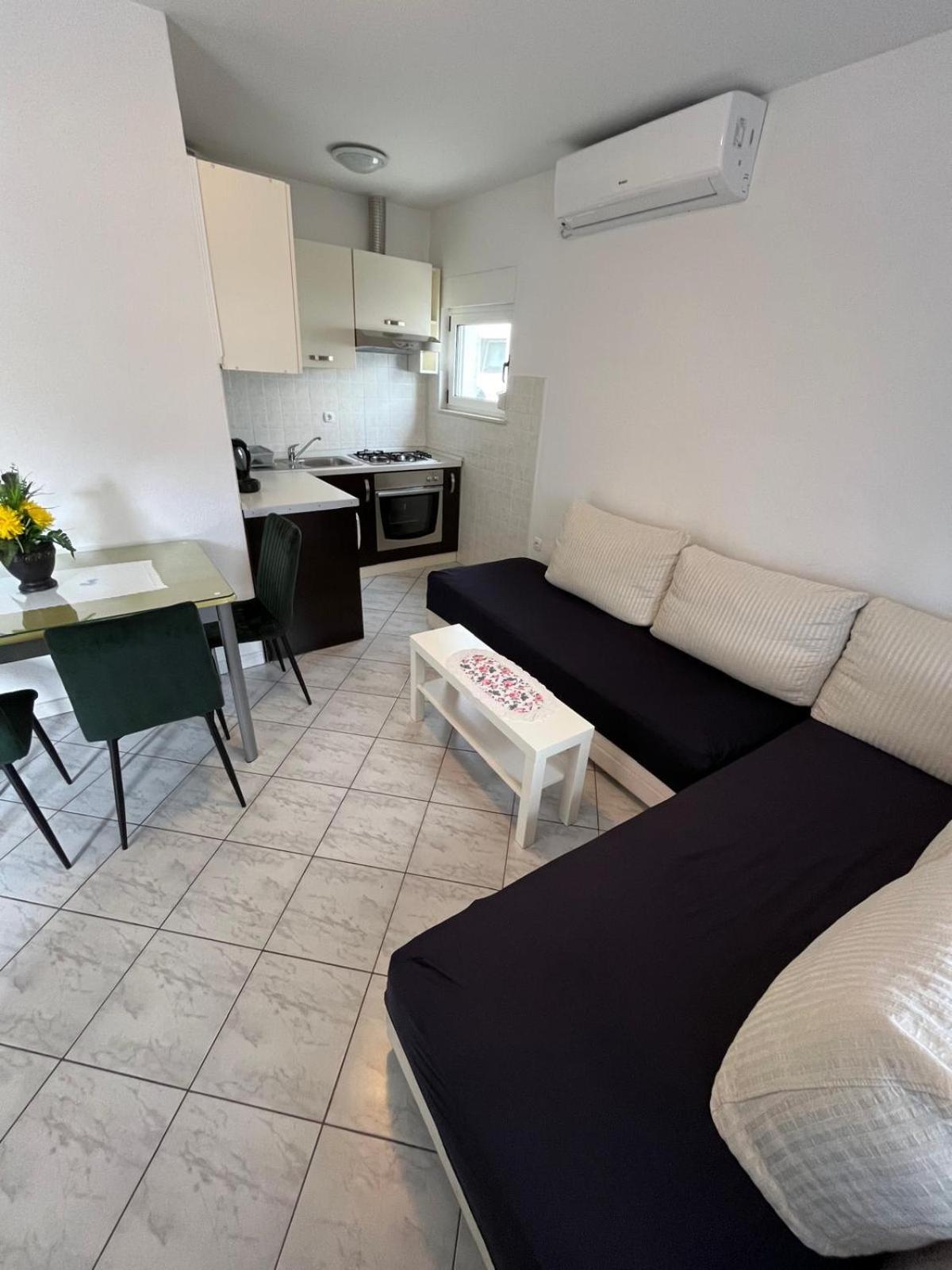 Apartmani Ana Juricev Vodice 沃迪切 外观 照片