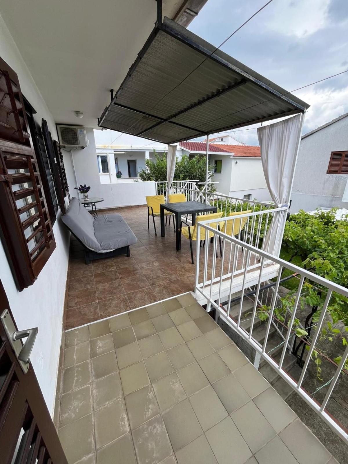 Apartmani Ana Juricev Vodice 沃迪切 外观 照片