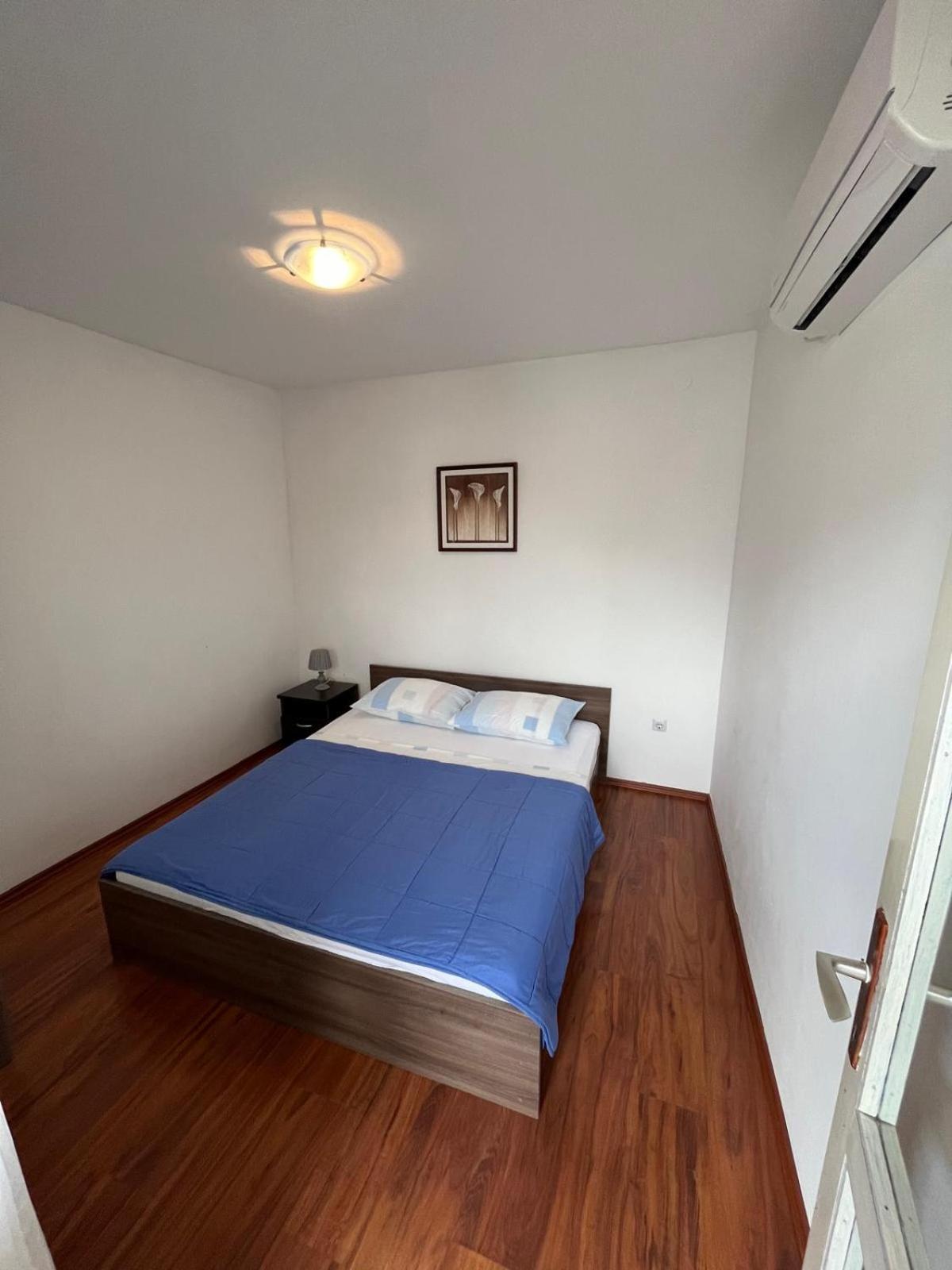 Apartmani Ana Juricev Vodice 沃迪切 外观 照片