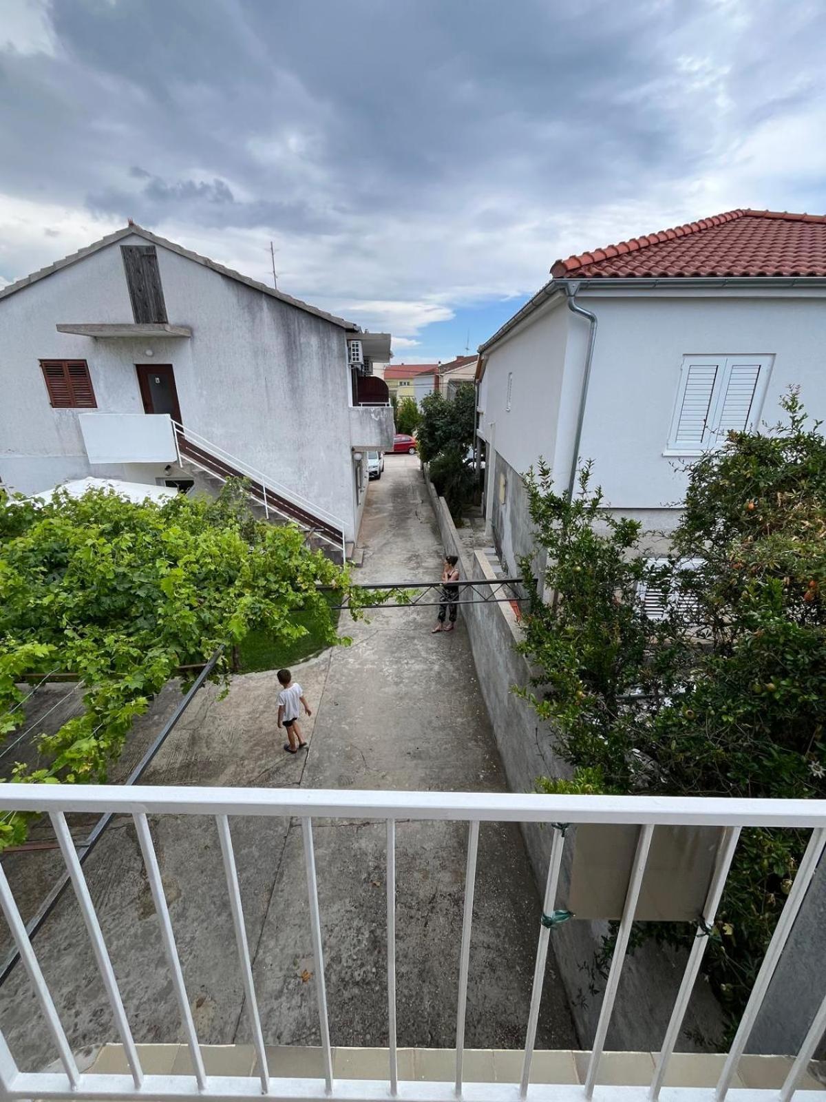 Apartmani Ana Juricev Vodice 沃迪切 外观 照片
