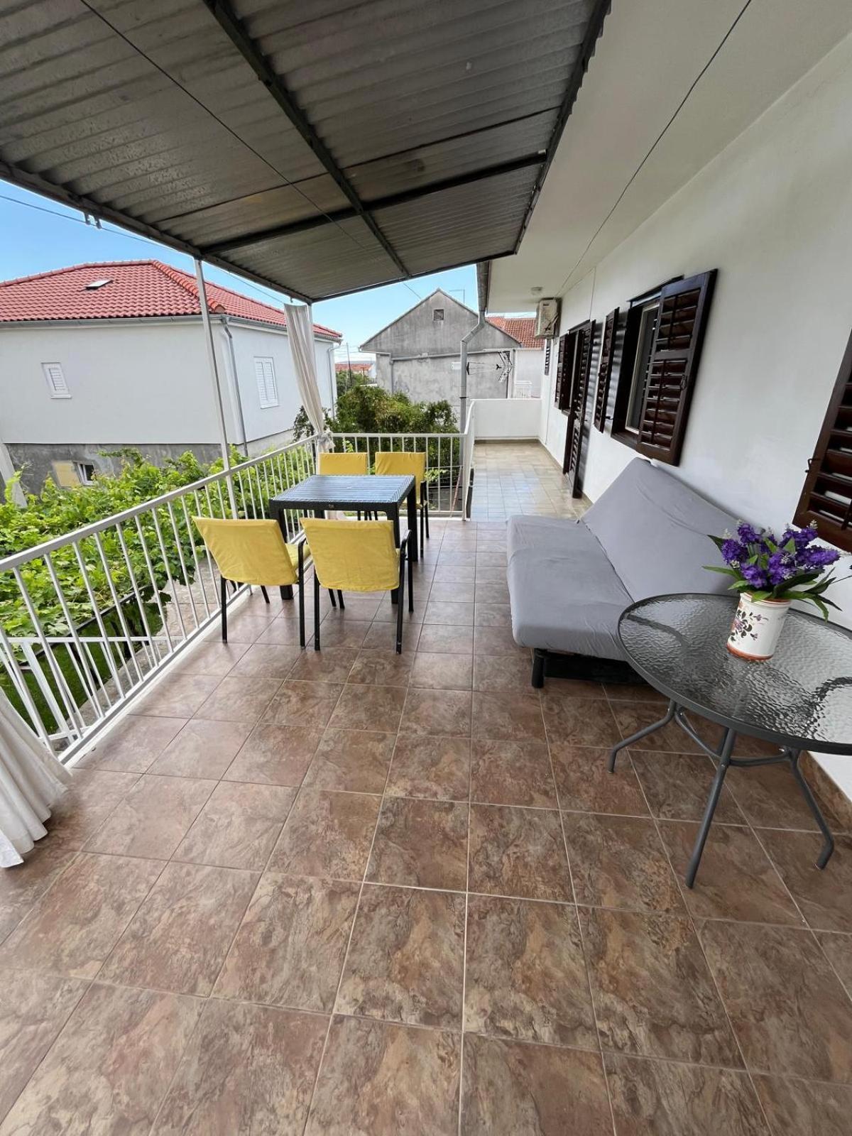 Apartmani Ana Juricev Vodice 沃迪切 外观 照片