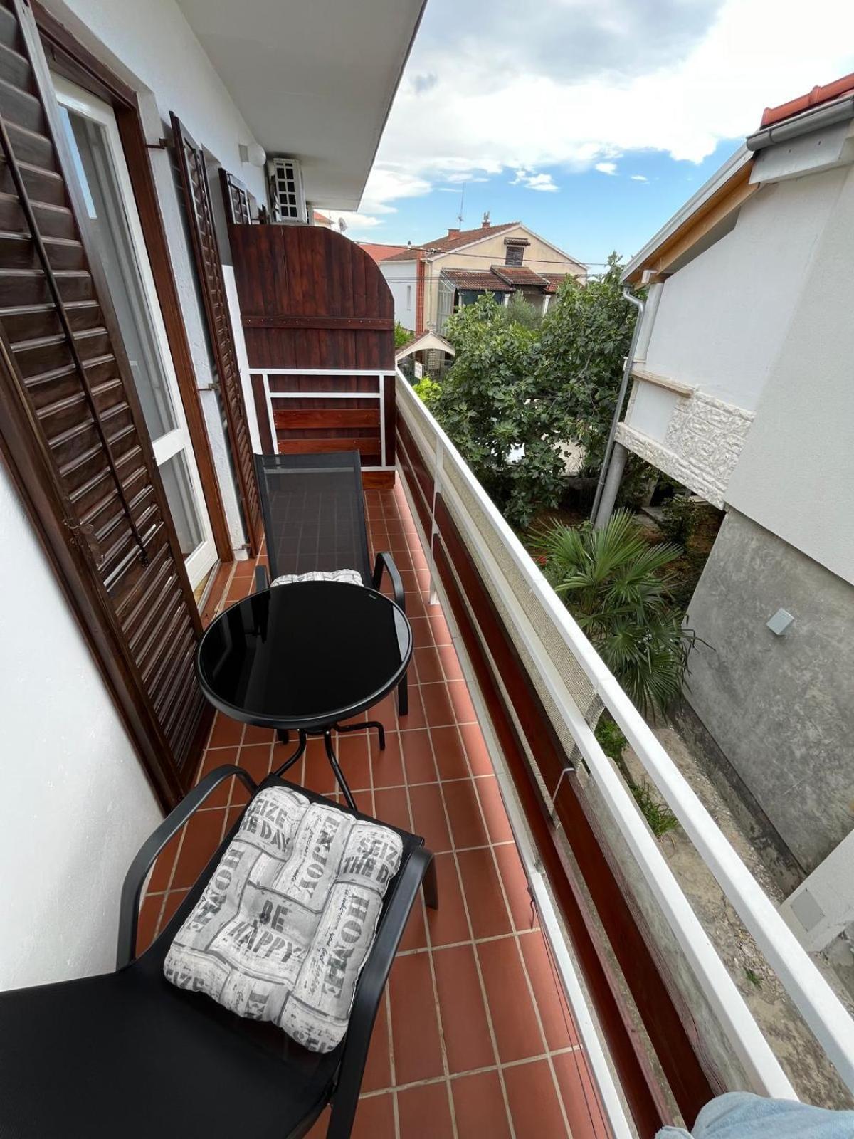 Apartmani Ana Juricev Vodice 沃迪切 外观 照片