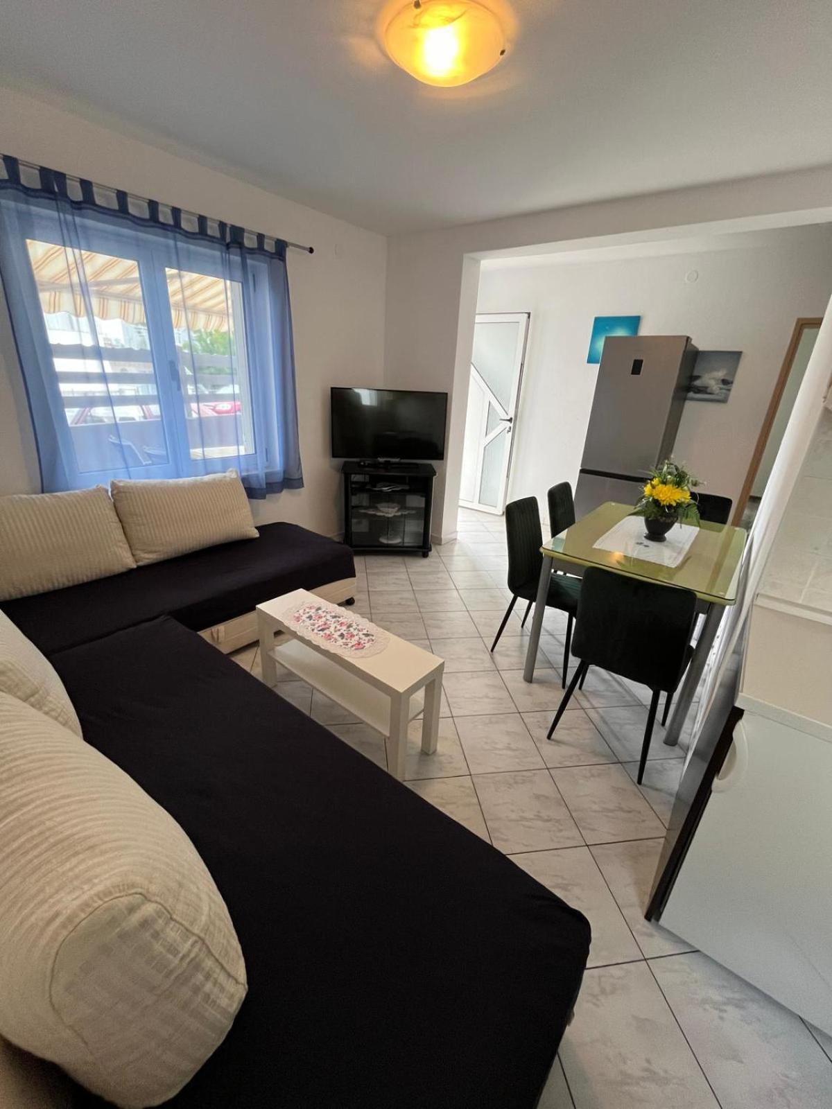 Apartmani Ana Juricev Vodice 沃迪切 外观 照片