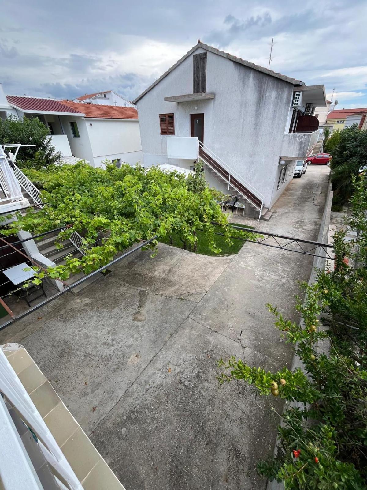 Apartmani Ana Juricev Vodice 沃迪切 外观 照片