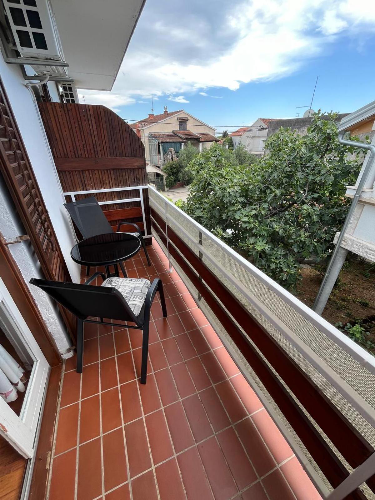 Apartmani Ana Juricev Vodice 沃迪切 外观 照片