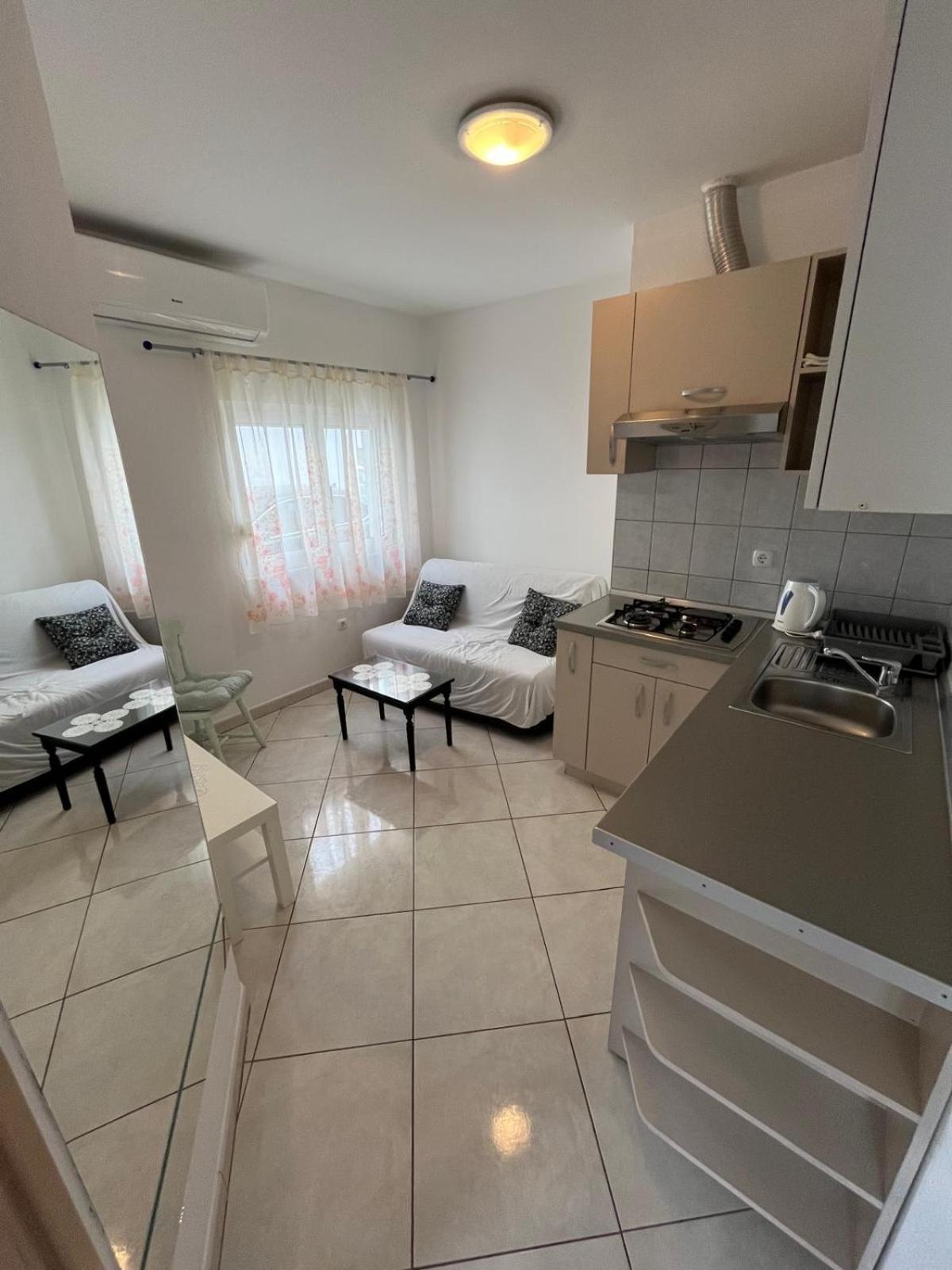 Apartmani Ana Juricev Vodice 沃迪切 外观 照片