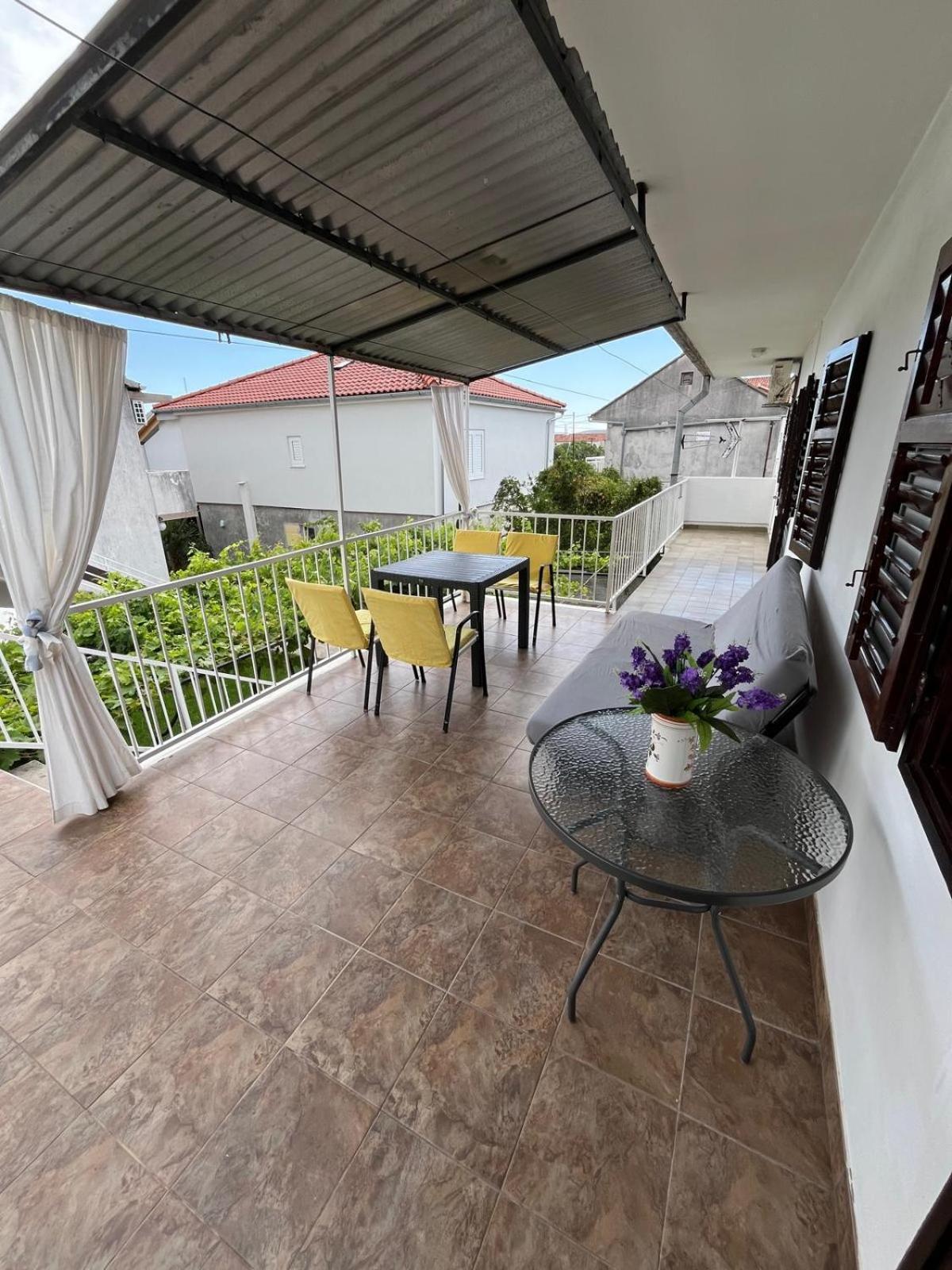 Apartmani Ana Juricev Vodice 沃迪切 外观 照片