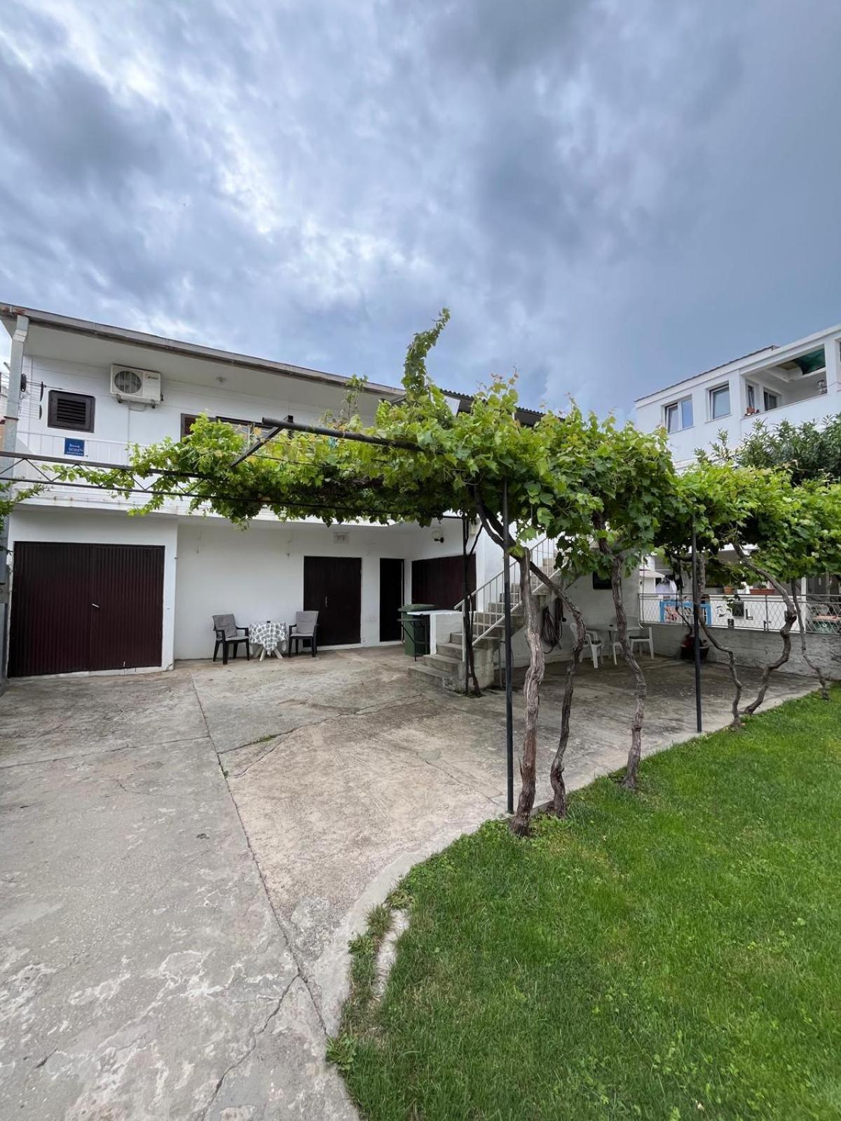 Apartmani Ana Juricev Vodice 沃迪切 外观 照片