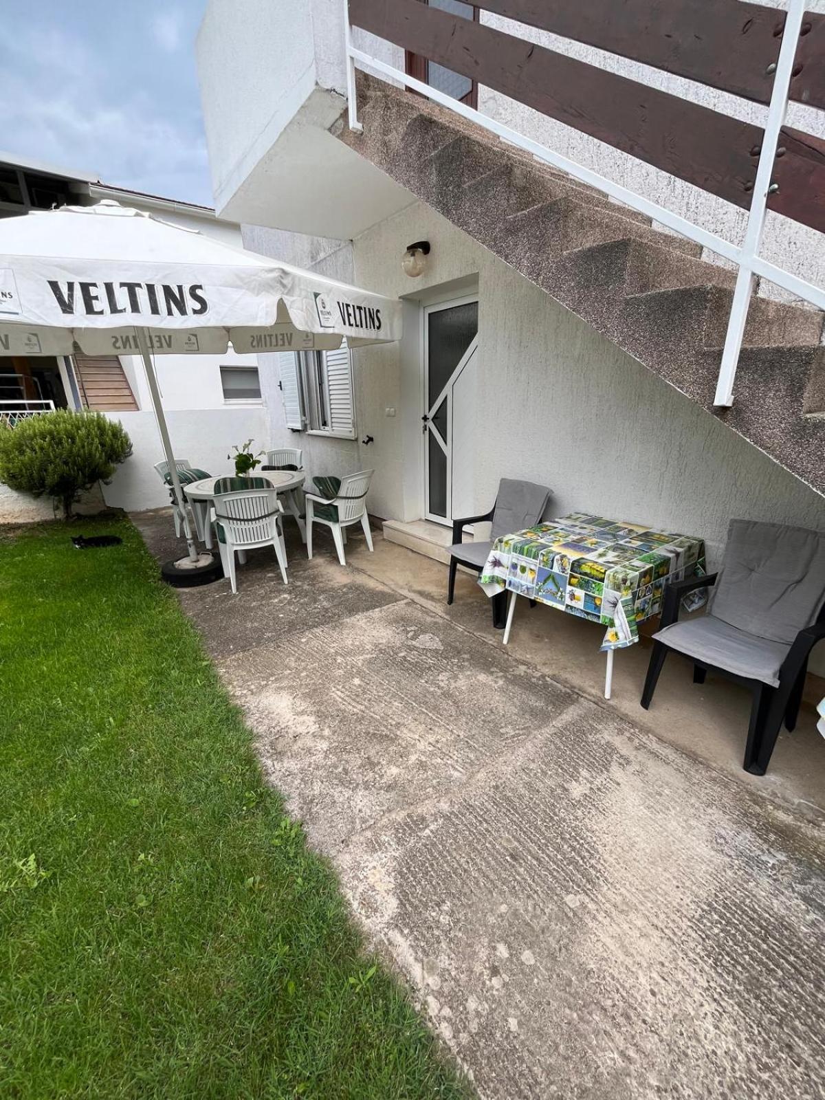 Apartmani Ana Juricev Vodice 沃迪切 外观 照片