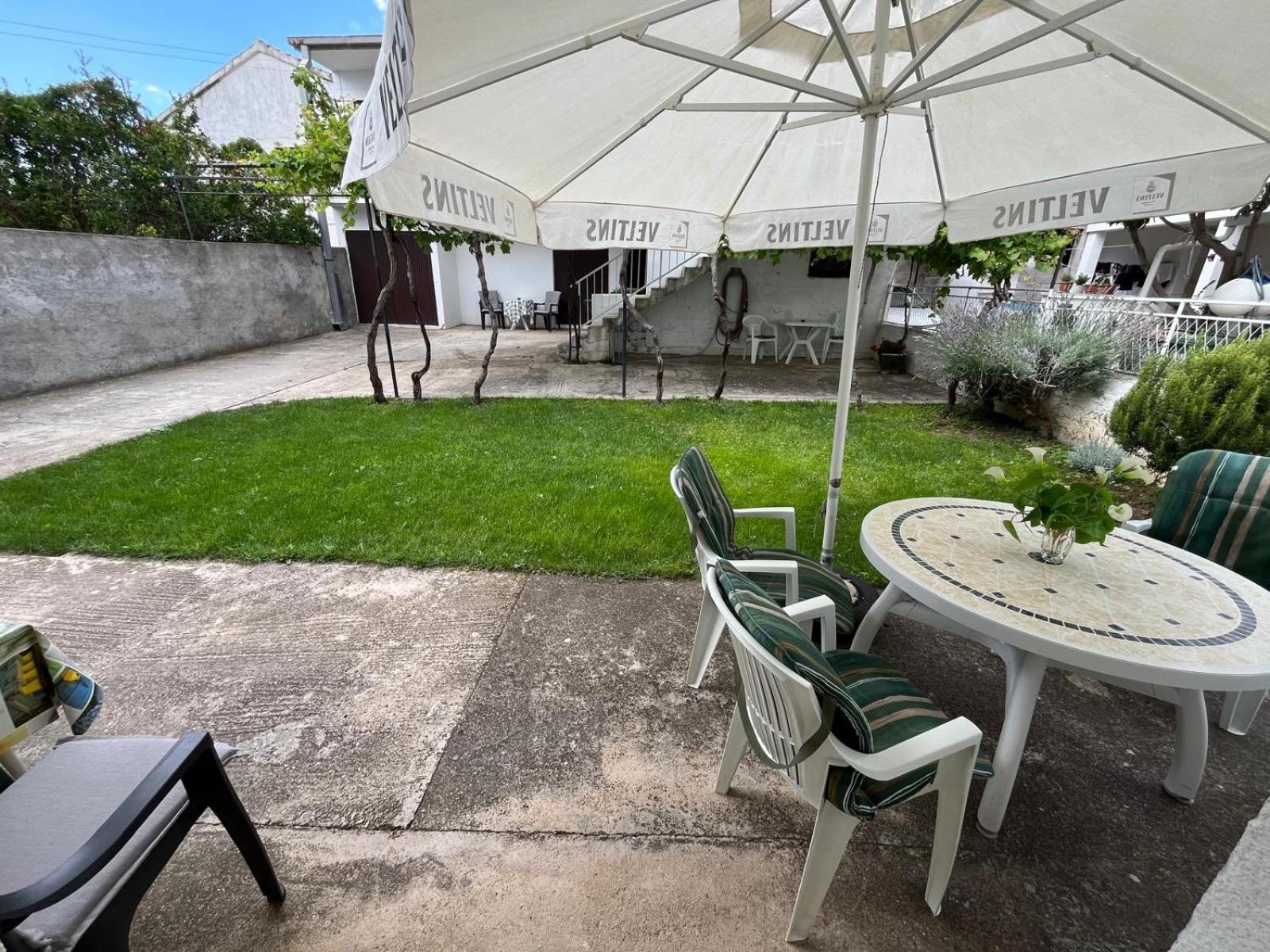 Apartmani Ana Juricev Vodice 沃迪切 外观 照片