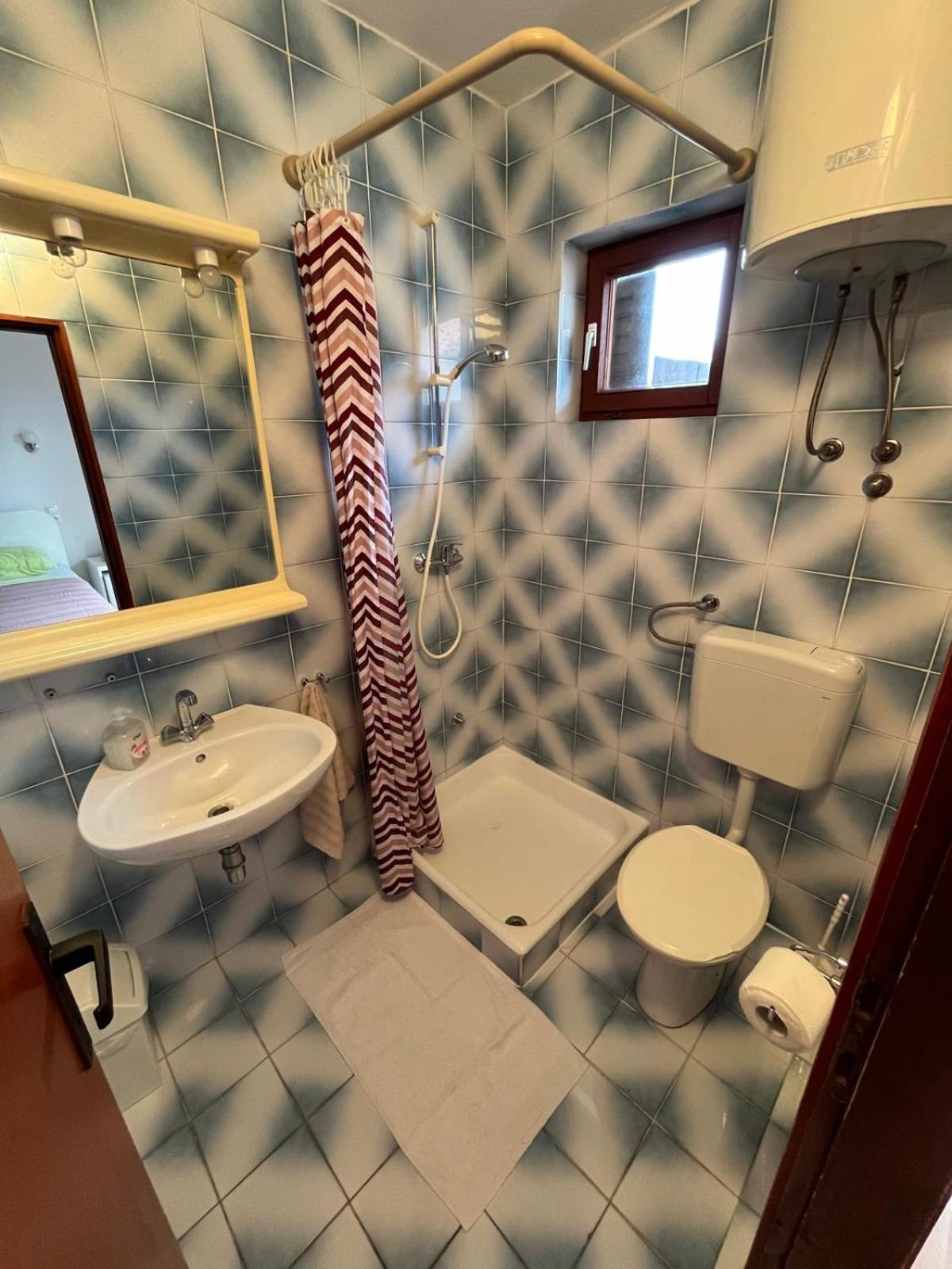 Apartmani Ana Juricev Vodice 沃迪切 外观 照片